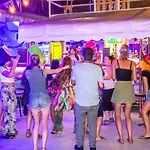 Wonderland Hostel By Gb Collection